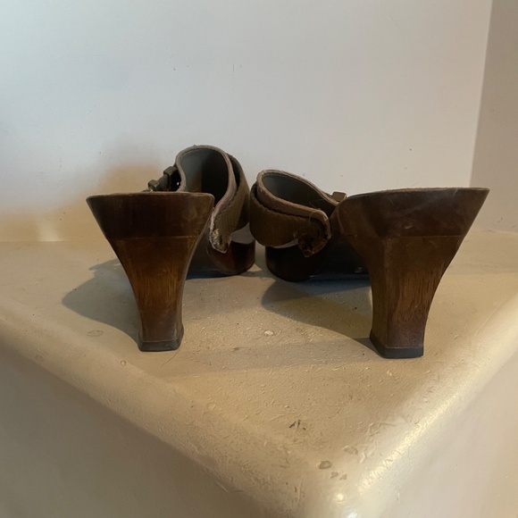 2 pairs women’s shoes - Picture 2 of 10